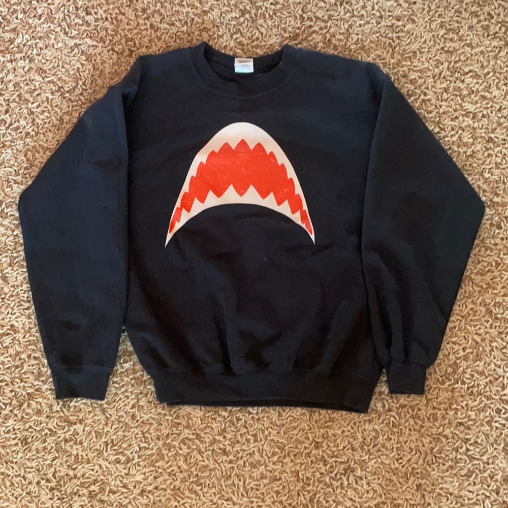 BLACK SHARK CREWNECK